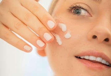 Pelle al freddo e Skin Barrier: perché oggi l’idratazione non basta più