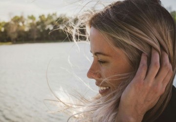 Perché la pelle cambia così tanto con il primo sole?